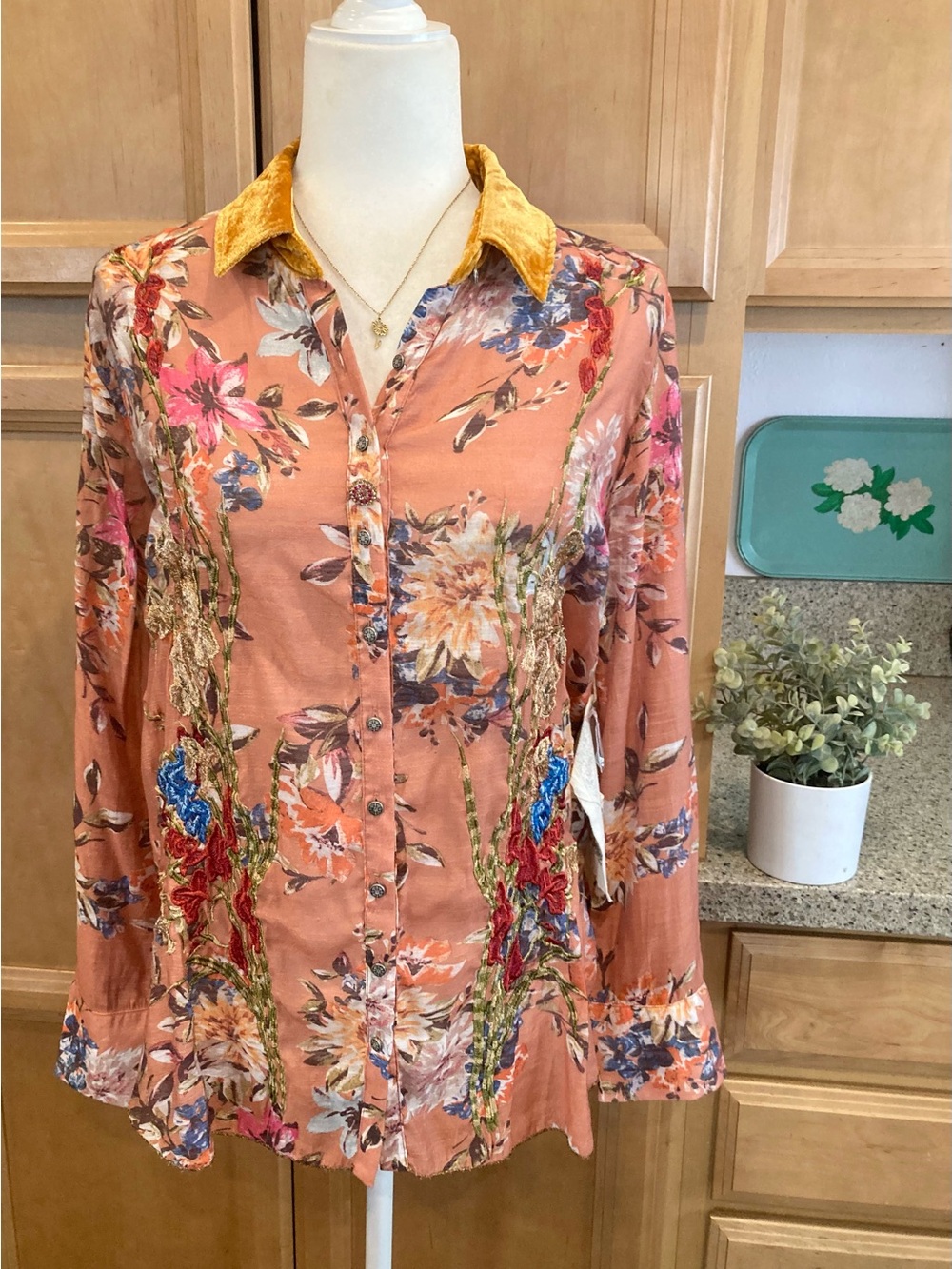 Gorgeous Embroidered Floral Button-DownTop Size S can fit M